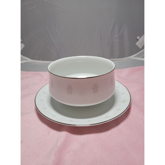 Mikasa Hanover Gravy Boat Attached Underplate